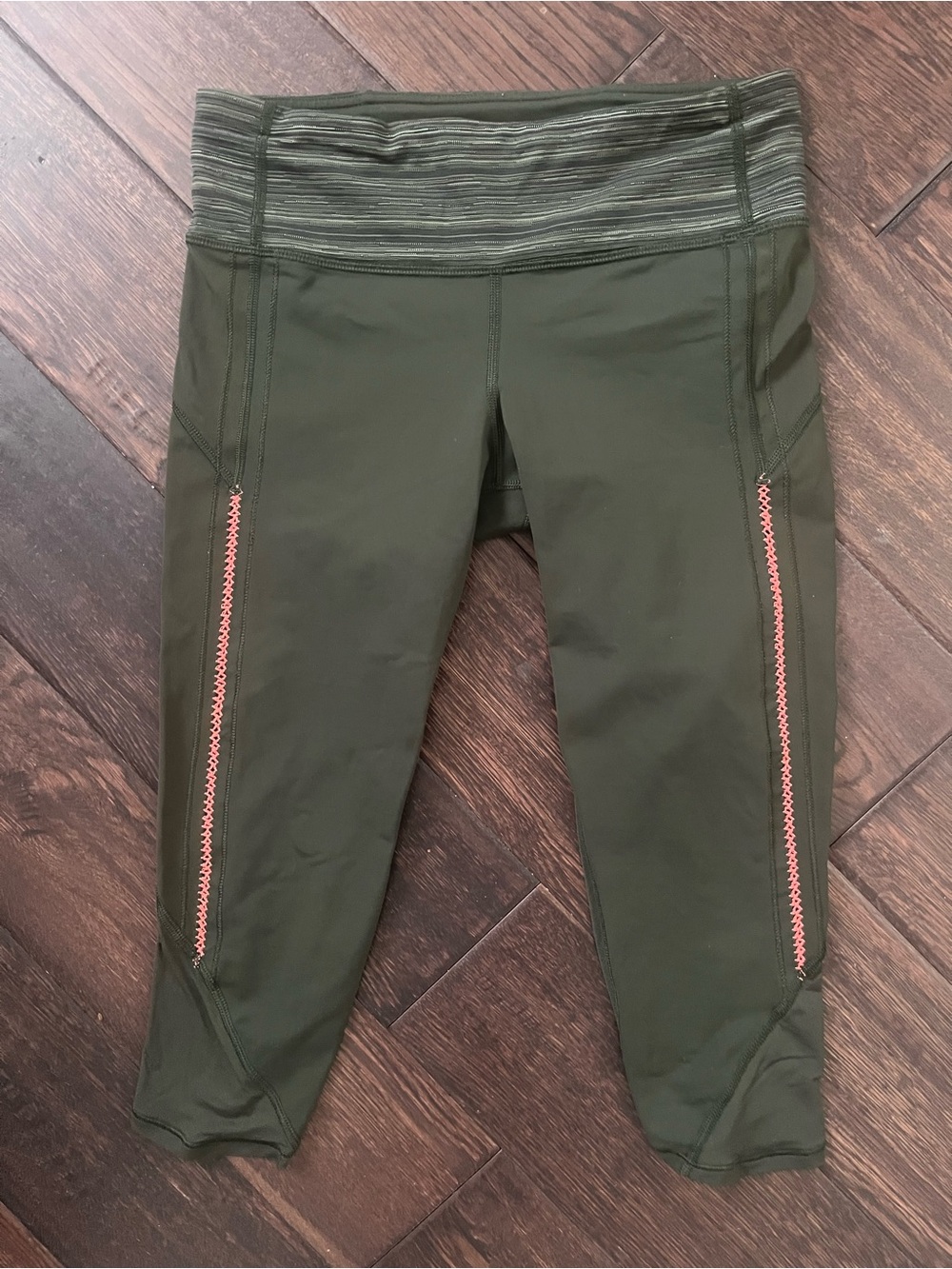 Lululemon Vent It Out Crop Leggings Gator Green Size 6